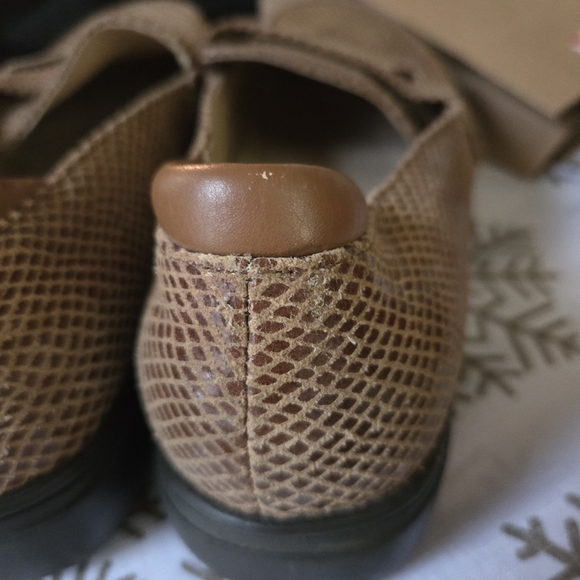 Alegria Taylor Pro Tan Glossy Leather Snake Slip-On Penny Loafer Size 40 (US 9) - Picture 7 of 10